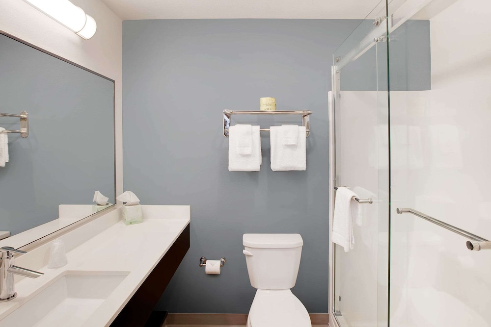 WoodSpring Suites Plano North Dallas - photo 12