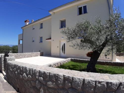 Apartman Ivana — 4-Star Luxury Hotel in None, Croatia
