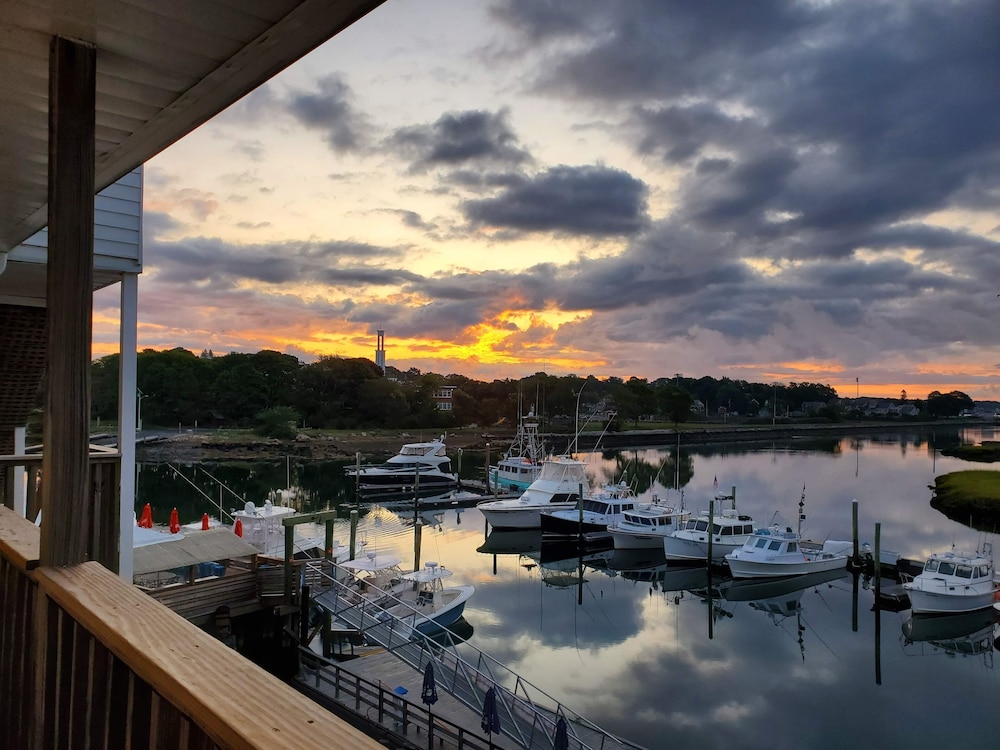 The Hotel at Cape Ann Marina - photo 19