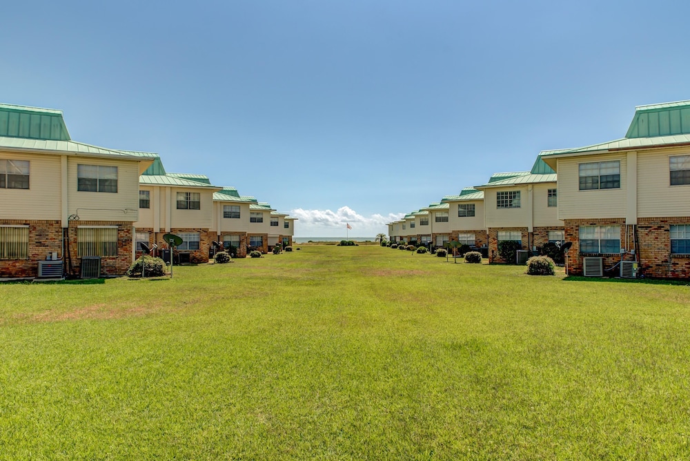 Bikinis & Martinis Surf Club B12 in Dauphin Island, United States