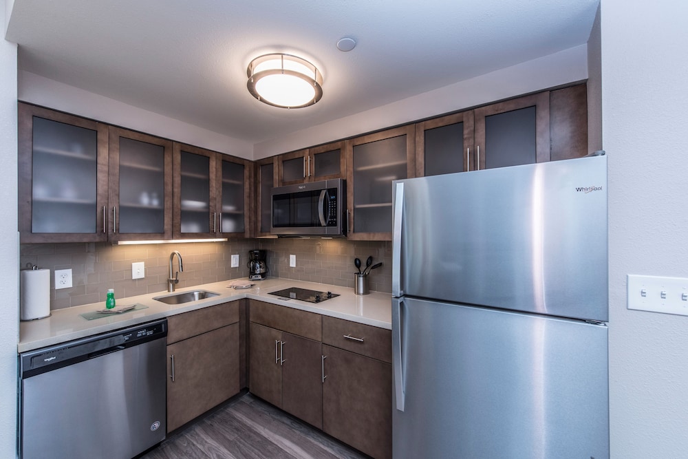 Staybridge Suites Charleston Mount Pleasant by IHG - photo 3