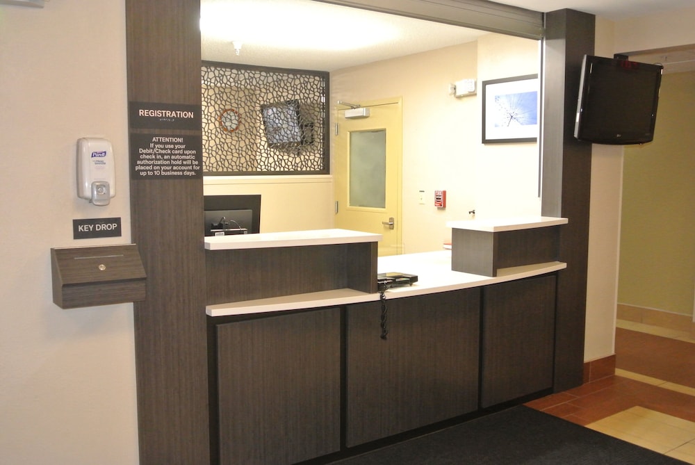 Candlewood Suites Washington Fairfax by IHG - photo 3