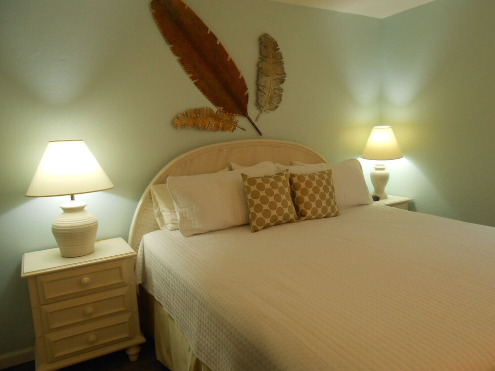 1205 Waters Edge Resort 1 Bedroom Condo by Redawning - photo 3