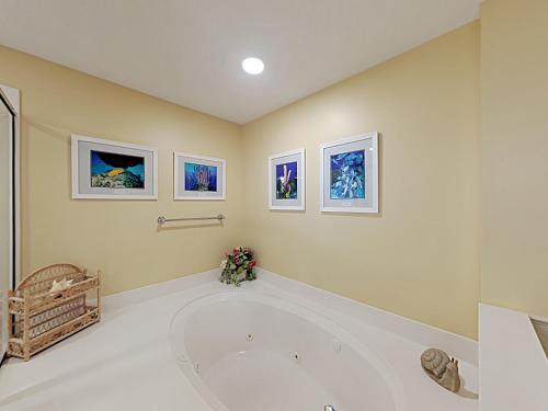 The Pearl of Navarre #1005 — 4-Star Luxury Hotel in Navarre, United States