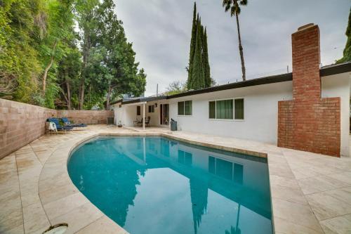 Private Pool & Patio: Luxe Encino Family Getaway — hotel in Encino