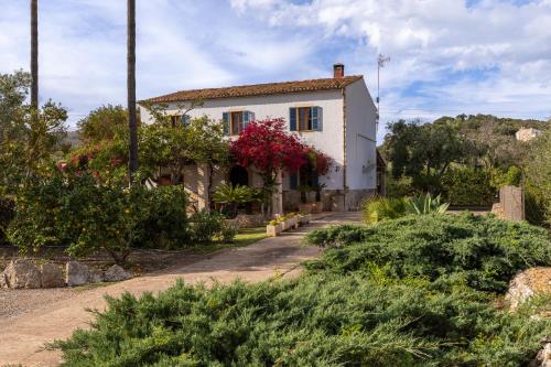 Villa Almadrava Puerto Pollensa Llenaire — 4-Star Luxury Hotel in Pollenca, Spain