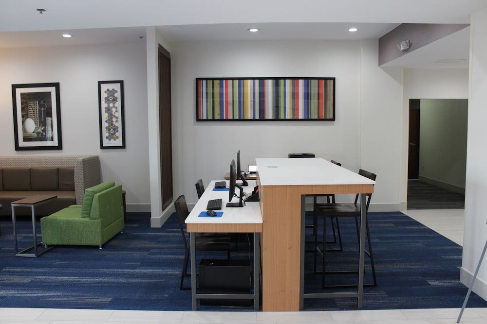 Holiday Inn Express & Suites Mansfield by IHG - photo 63