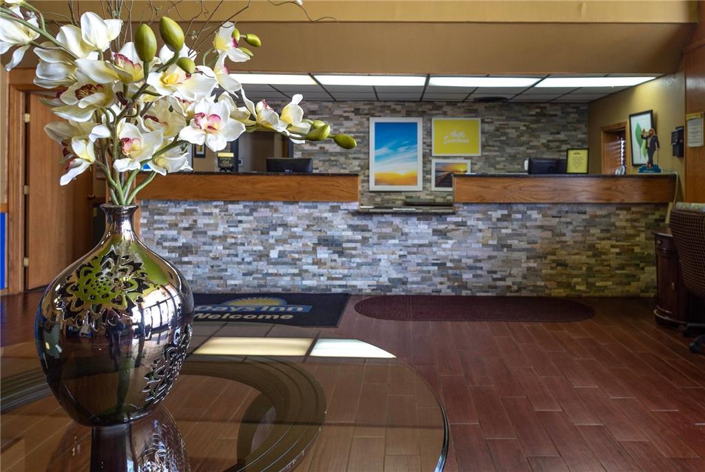 Days Inn by Wyndham Clinton - photo 3