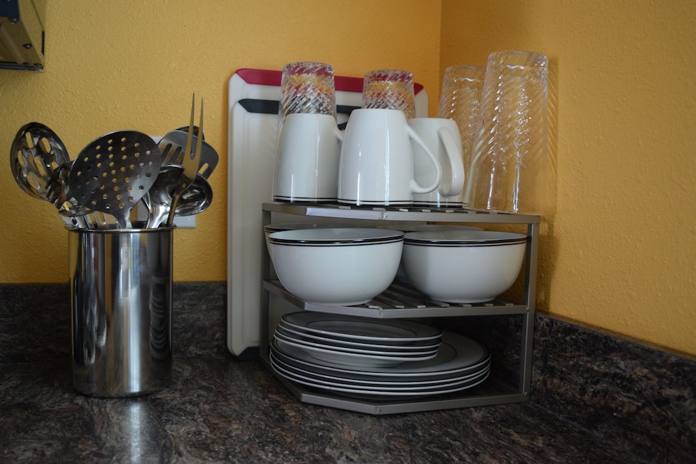 The Dew Drop Inn Motel - photo 14