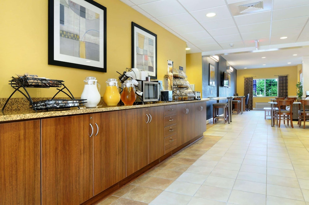 Microtel Inn & Suites by Wyndham Columbus Near Fort Benning - photo 61
