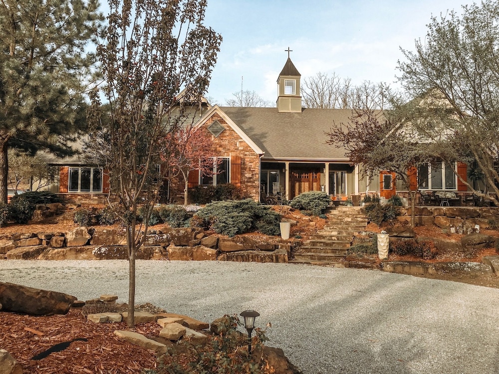 BarDew Valley Inn - carbon neutral hotel in Bartlesville