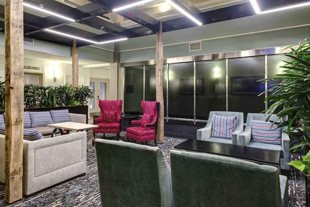 Embassy Suites Williamsburg - photo 5