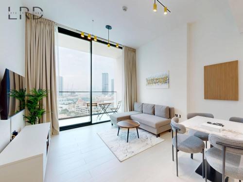 Brand New and Modern Smart Home 1BR — 4-Star Luxury Hotel in Dubai, United Arab Emirates