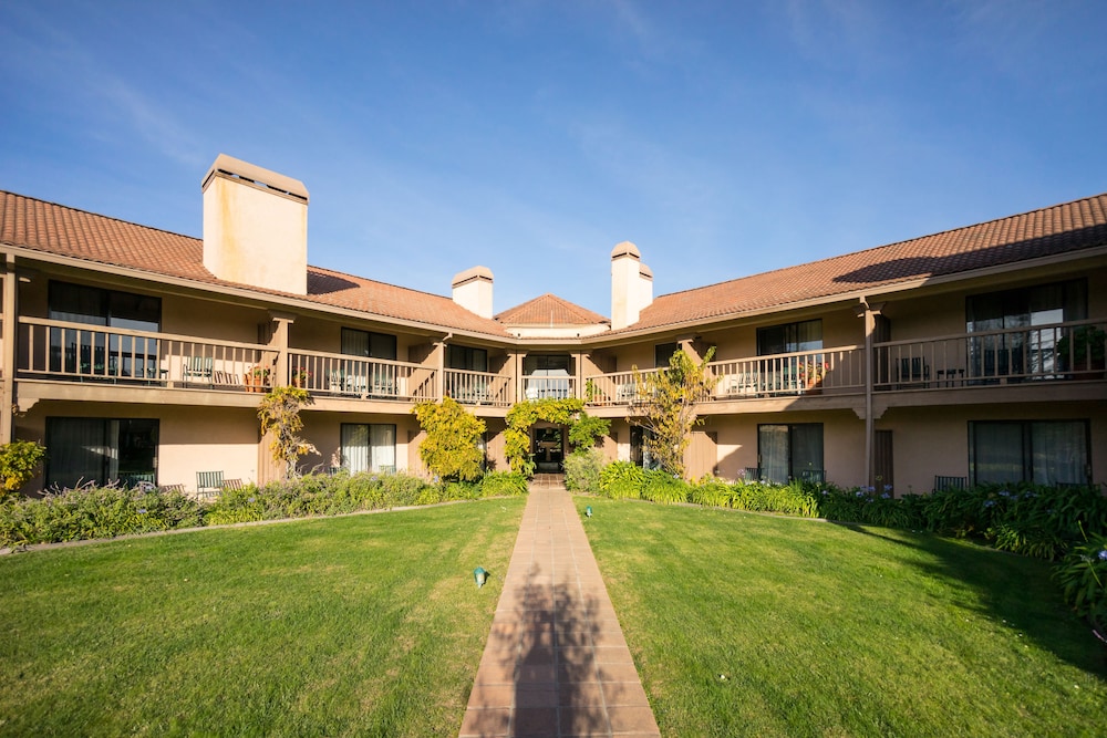 Half Moon Bay Lodge - photo 42
