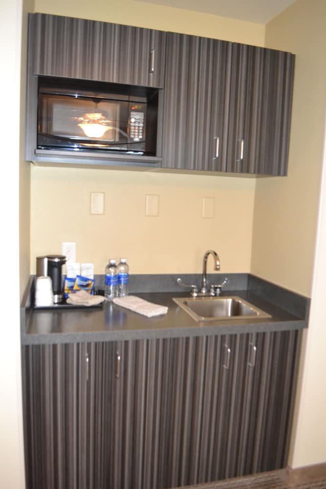 Baymont by Wyndham Grand Forks - photo 6