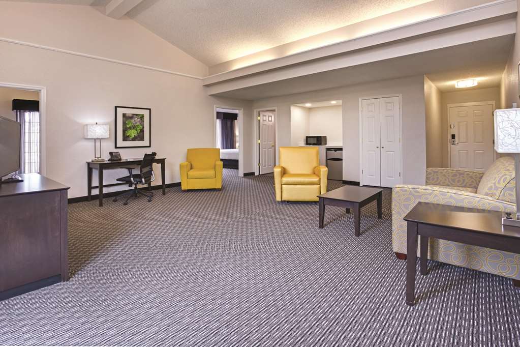 Days Inn by Wyndham Gainesville University I 75 - photo 19