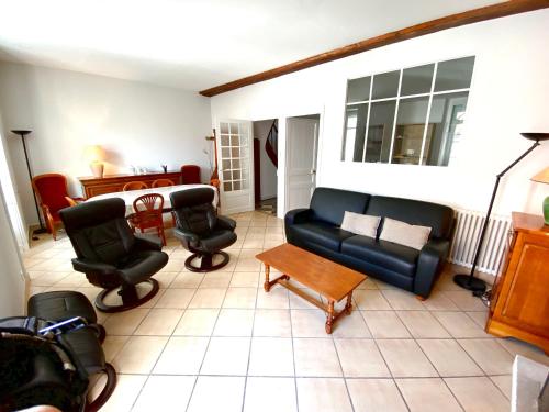 Apartment Rue buandieres appt t3 terrasse proxi plage — 4-Star Luxury Hotel in Les Sables-D'olonne, France