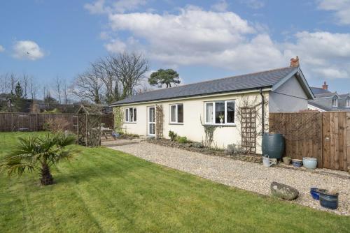 Honeycomb Cottage a quiet charming cosy retreat in the countryside only 2 miles from one of Cornwall's best beaches — 4-Star Luxury Hotel in Truro, United Kingdom