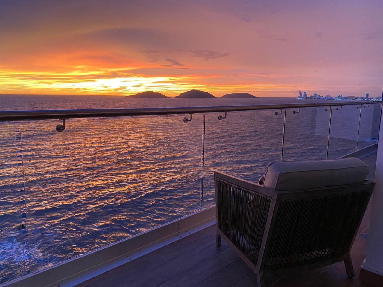 BOCA DE CIELO Departamento frente al mar con ocasos increíbles — 4-Star Luxury Hotel in Mazatlan, Mexico