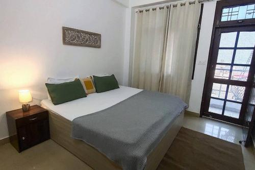 Budget Home stay 1BHK Lux Flat Near Neem Beach — 5-Star Luxury Hotel in Rishikesh, India