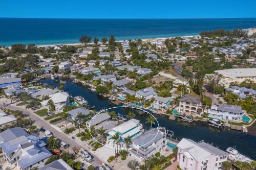 Bayshores in Holmes Beach, United States