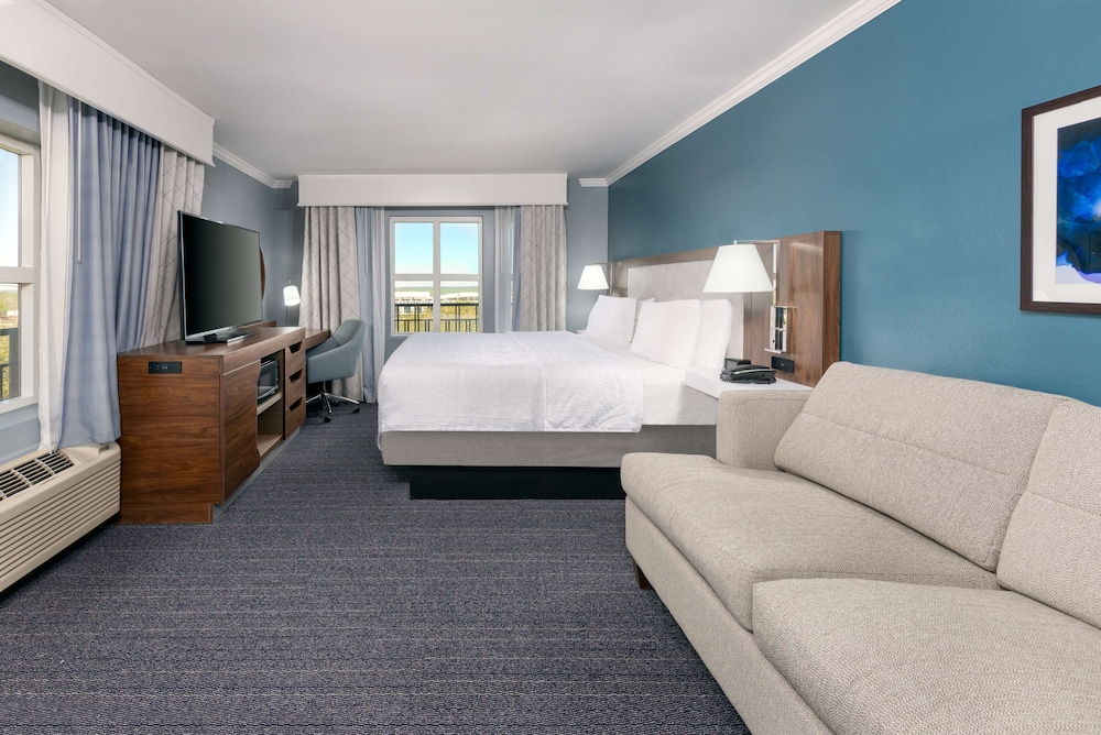 Hampton Inn Savannah Historic District - photo 23