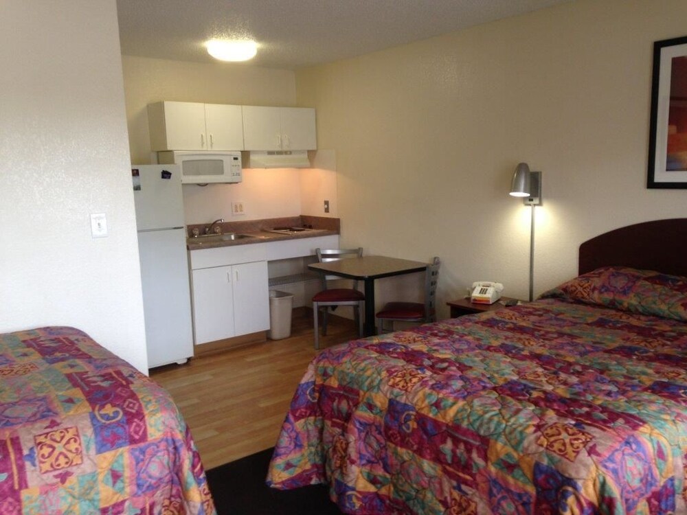 InTown Suites San Antonio East - photo 4