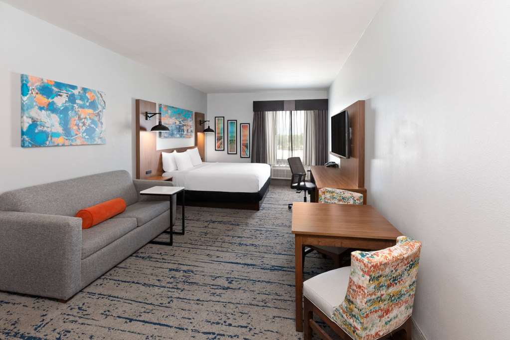 La Quinta Inn & Suites by Wyndham Rockport Fulton - photo 47