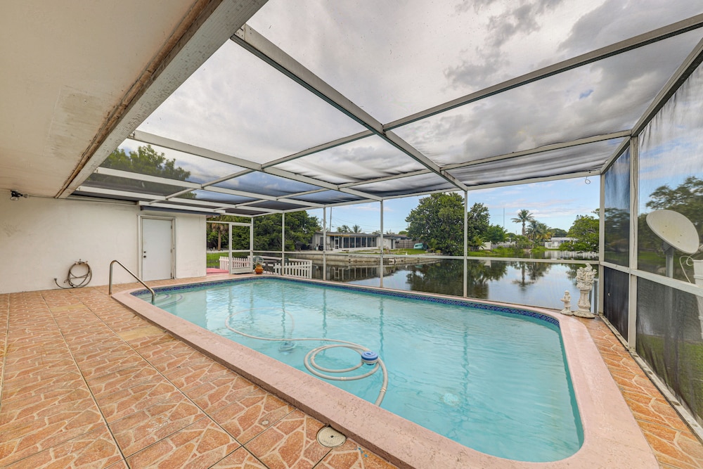 Canal Front Gem W Pool 3 Mi To Hard Rock Stadium — Miramar