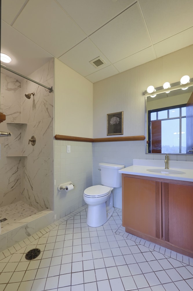 The Executive Suites and Venue - photo 71
