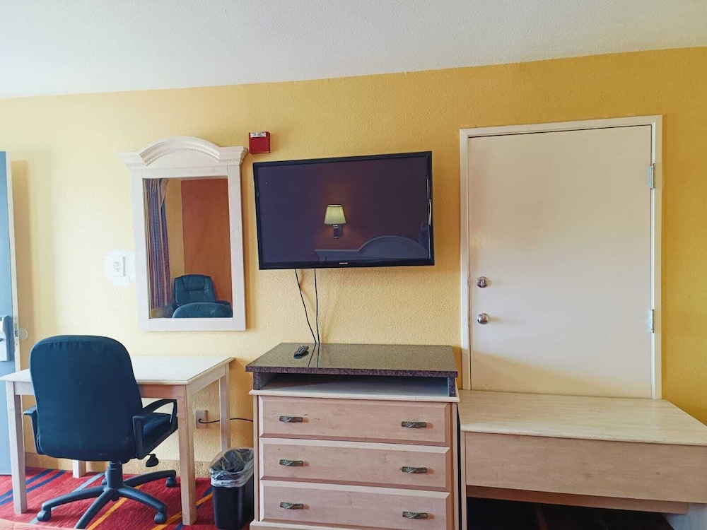 Heights Inn - photo 14