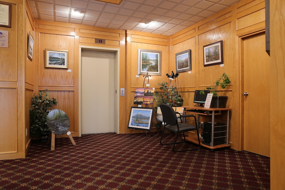 Tamarack Motor Inn — Rocky Mountain House — photo 2