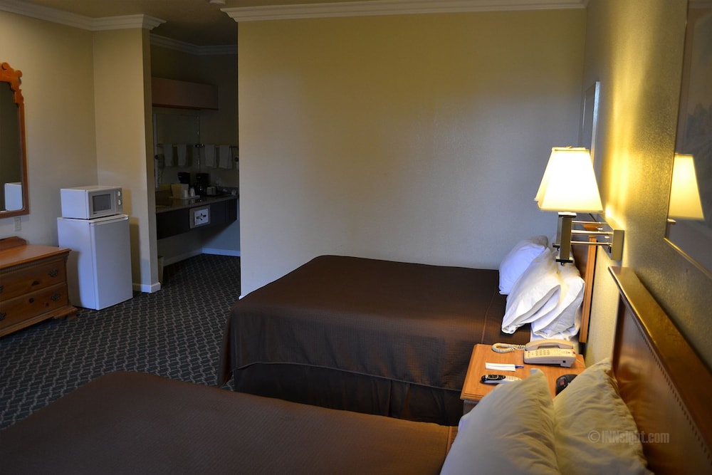 The Miramar Inn and Suites - photo 6