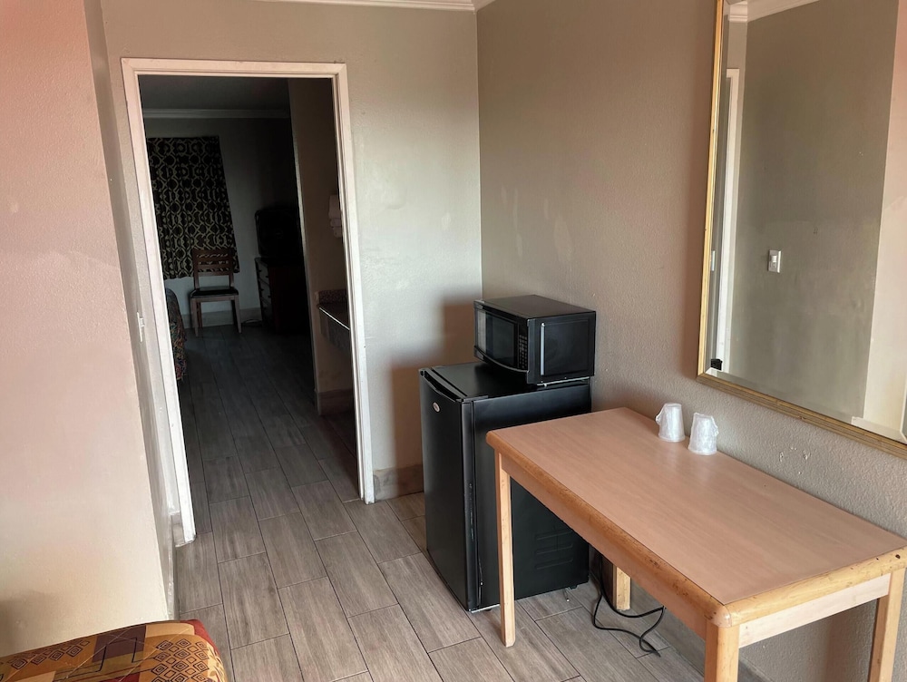 Passport Inn & Suites - photo 5