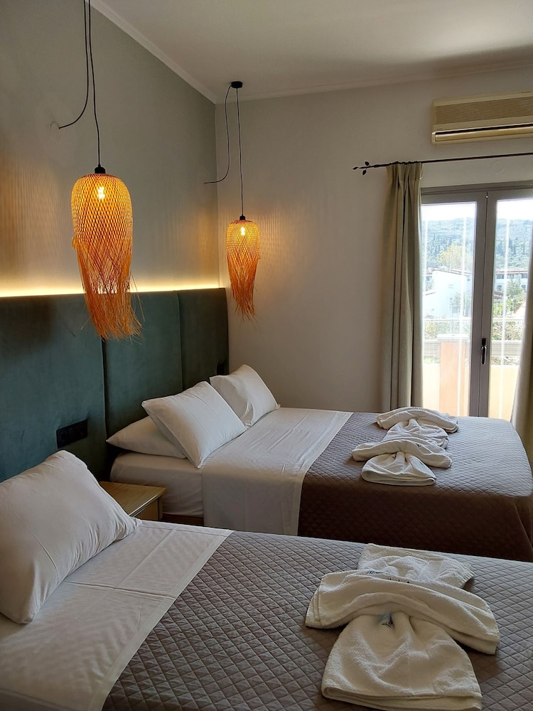 Ninos on the Beach — Corfu — photo 5
