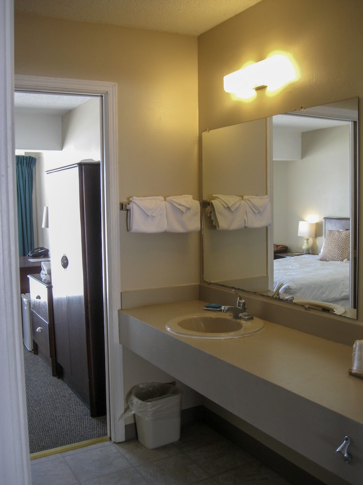 Cedar Hill Lodge - photo 10