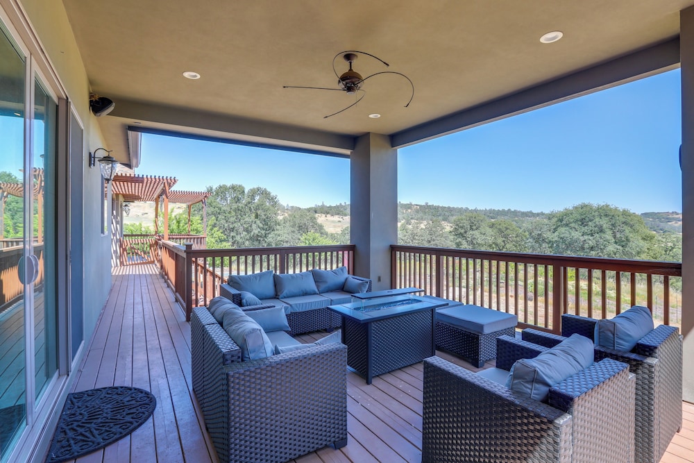 On site Vineyard: Gem on 10 Acres in Pilot Hill in Salem, United States