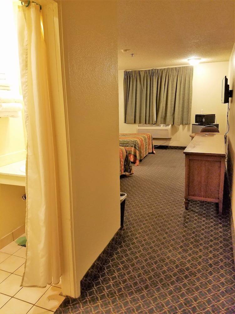 Travel Time Motel - photo 16