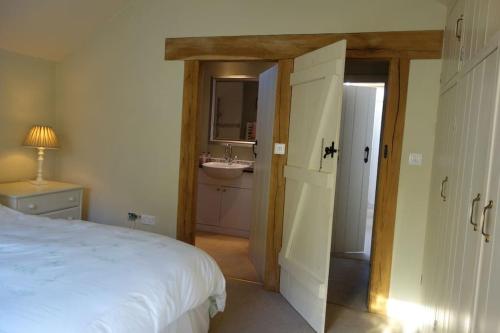 Peak District Luxury cottage sleeps 8 plus pets — Tideswell — photo 4