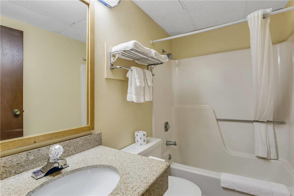 Econo Lodge Junction City I 70 Near Fort Riley - photo 19