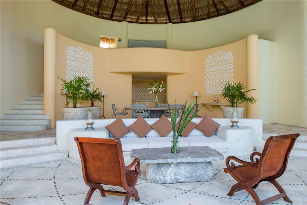 Presidential Suite common area