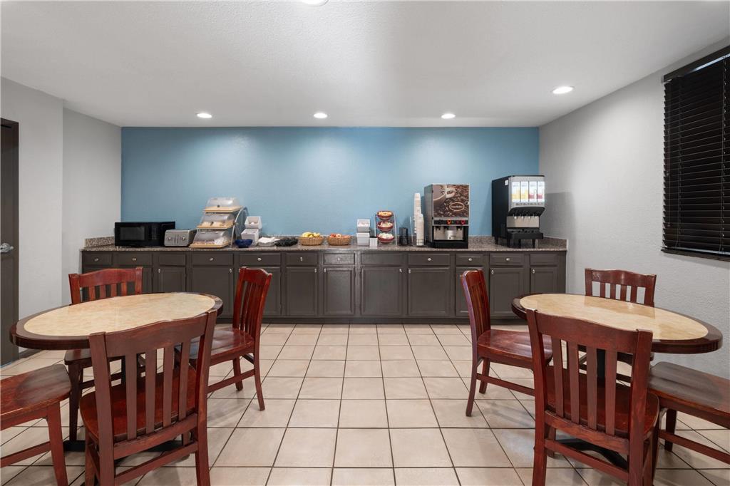 Days Inn by Wyndham College Park Airport Best Road - photo 22