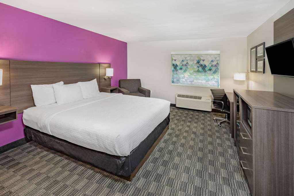 La Quinta Inn & Suites by Wyndham Houston Southwest - photo 17