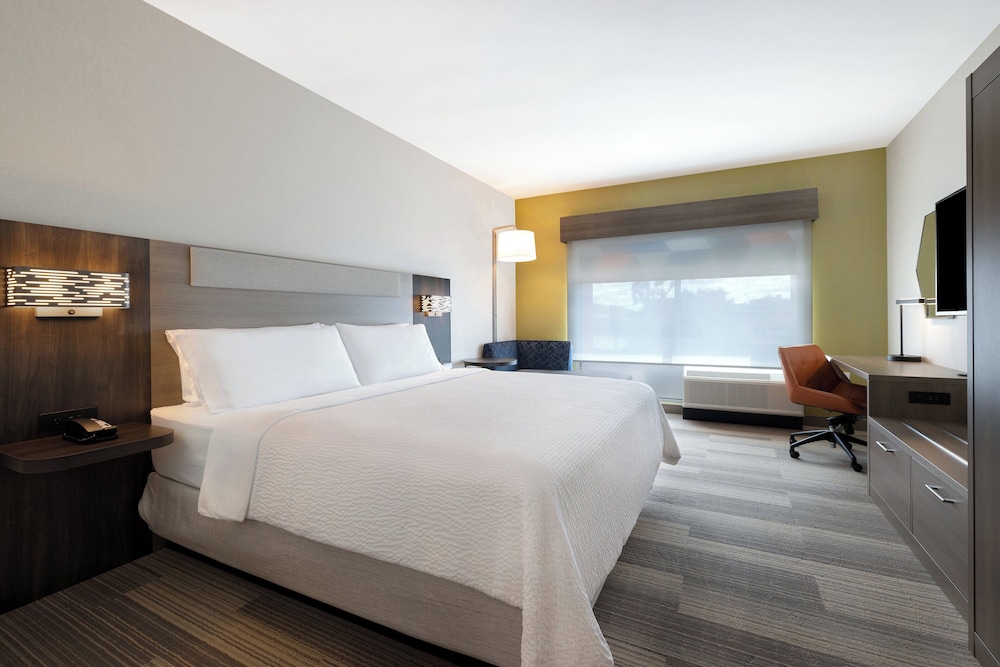 Holiday Inn Express and Suites Glendale Downtown - photo 21