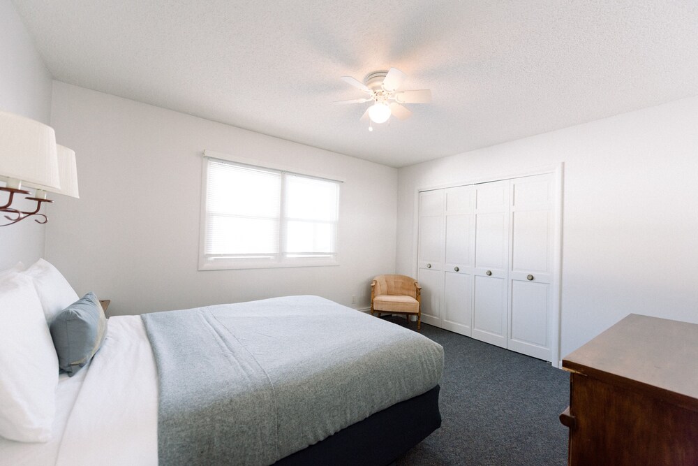 Seagull Bay Motel - photo 18
