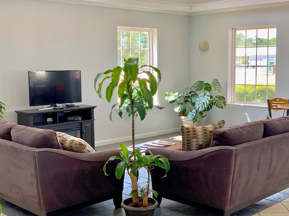 Key West Inn Childersburg - photo 6