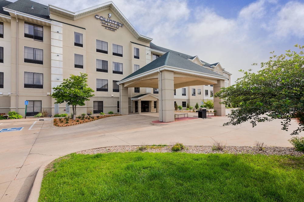 Staybridge Suites Cedar Rapids North by IHG - photo 42