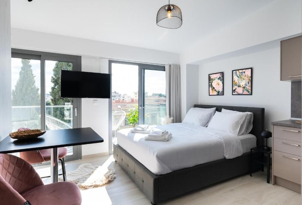 Velvet Luxury Studios in the City Center by BiNobi — 4-Star Luxury Hotel in Thessaloniki, Greece