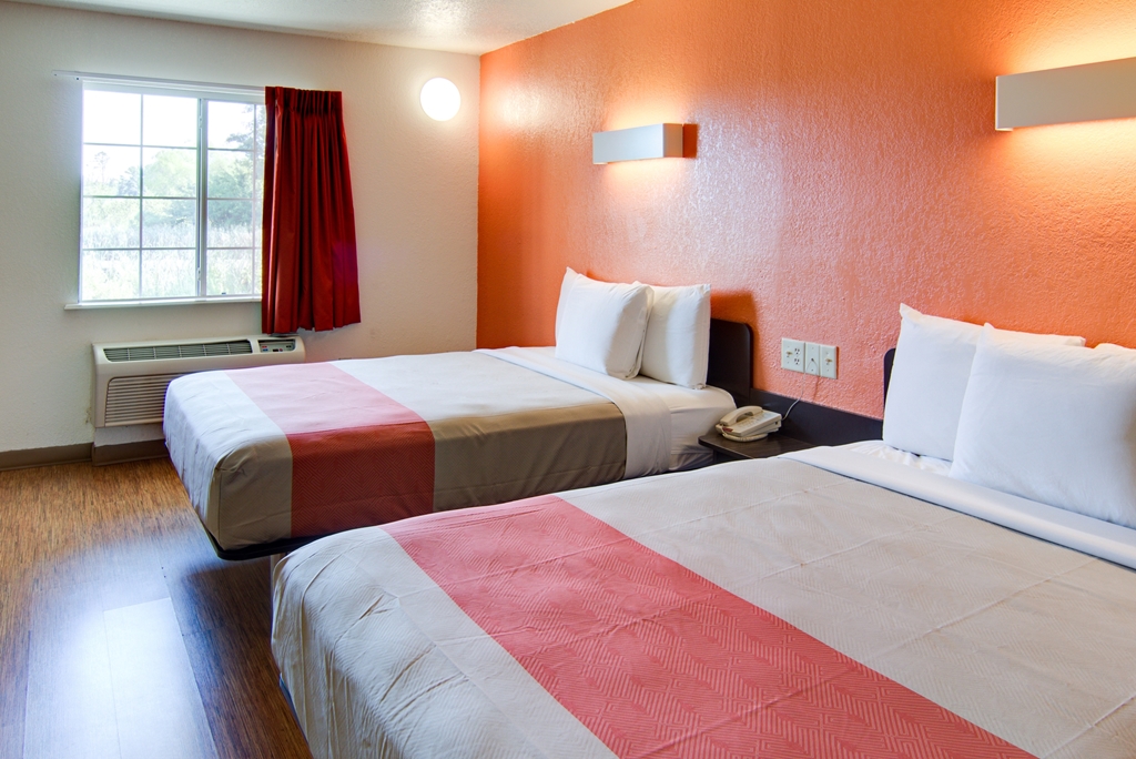 Motel 6 Mount Pleasant TX - photo 10