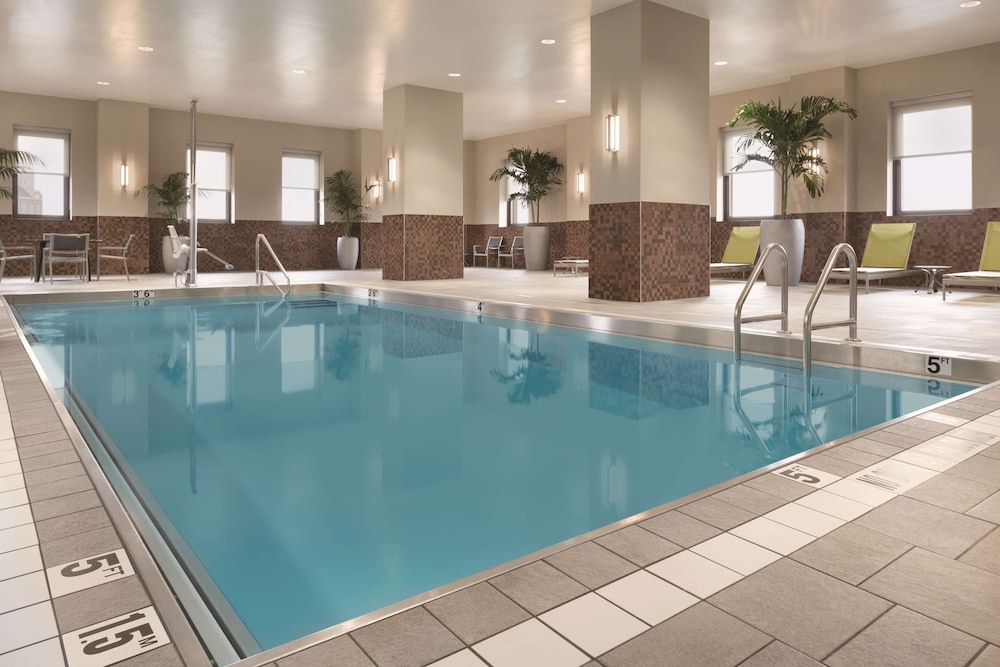 Embassy Suites By Hilton Pittsburgh Downtown - photo 37